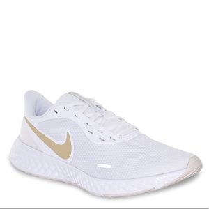 Nike white/gold Revolution 5 sneakers running shoe LIKE NEW! 7.5 Women’s